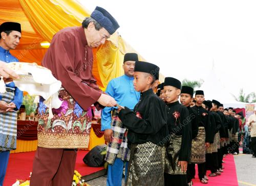 SULTAN SHARAFUDDIN IDRIS SHAH
