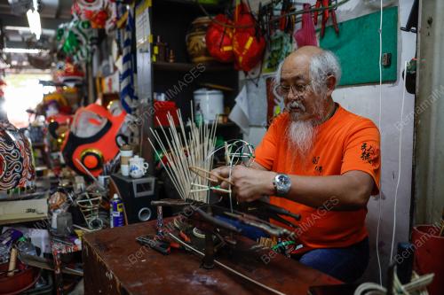 PEMBUATAN RANGKA KEPALA TARIAN SINGA