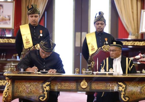 DATUK SERI AMIRUDIN SHARI
