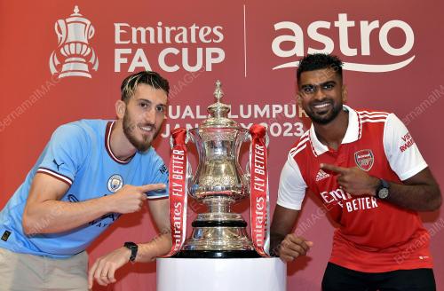 PAMERAN PIALA FA EMIRATES