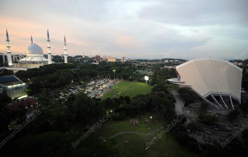 TINJAUAN ORANG RAMAI BERBUKA DI DATARAN KEMERDEKAAN SHAH ALAM