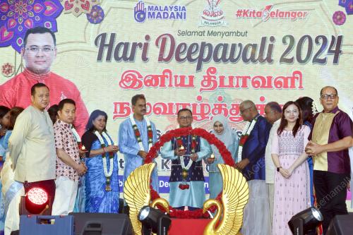 DATUK SERI AMIRUDIN SHARI