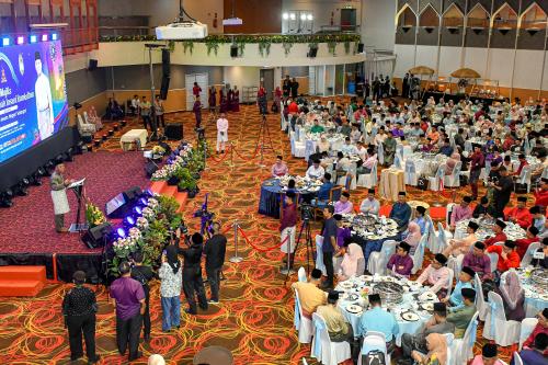 DATUK SERI AMIRUDIN SHARI