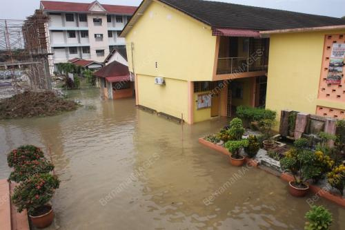 SG08_27032012_BERJALAN