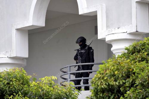 SG08_28022017_POLIS_MAHKAMAH