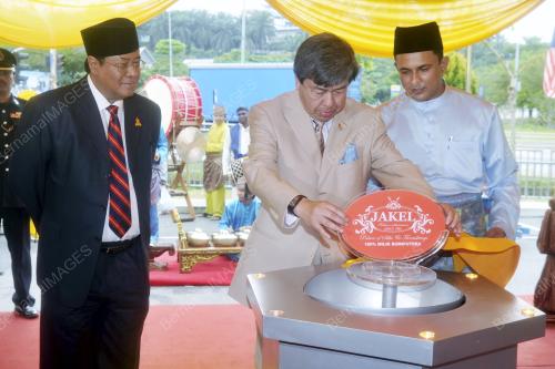 SULTAN SHARAFUDDIN IDRIS SHAH
