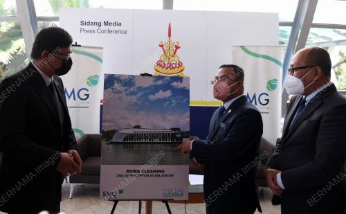 DATUK SERI AMIRUDIN SHARI