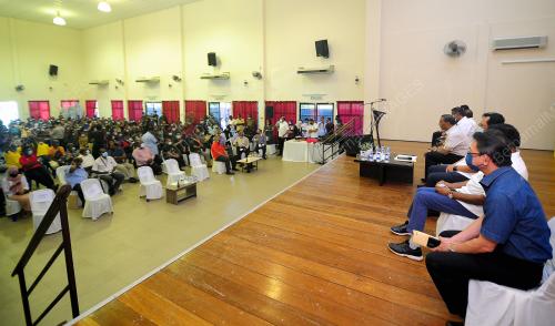 MAJLIS PERJUMPAAN MENTERI SUMBER MANUSIA BERSAMA PEKERJA LADANG