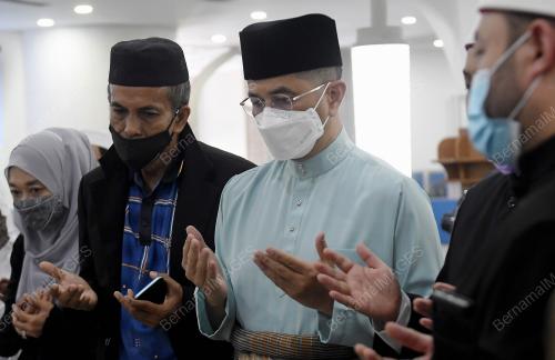 SOLAT JENAZAH BEKAS MENTERI BESAR SELANGOR