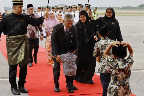 AL-SULTAN ABDULLAH RI'AYATUDDIN AL-MUSTAFA BILLAH SHAH