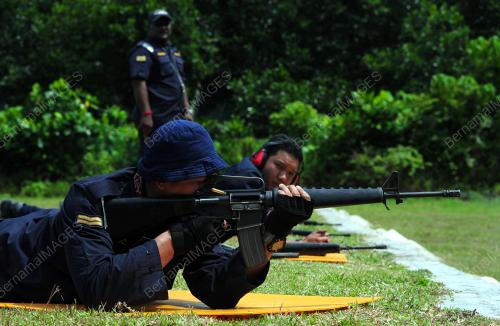 LATIHAN KEMAHIRAN MENEMBAK SENJATA KECIL MARITIM SELANGOR