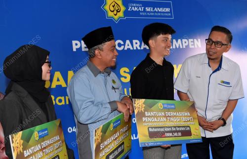 AHMAD FADHIL HASSAN