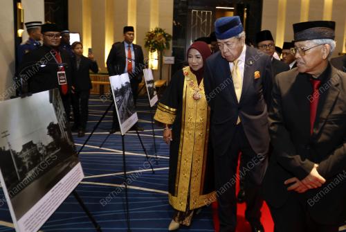 SULTAN SHARAFUDDIN IDRIS SHAH