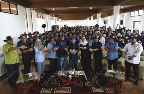 Datuk CHAN FOONG HIN