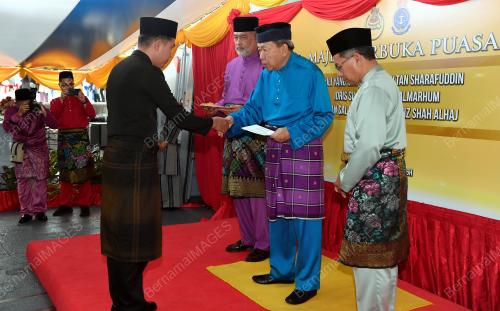 SULTAN SHARAFUDDIN IDRIS SHAH