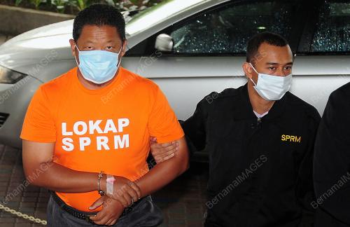 PENGURUS PASUKAN KELAB BOLA SEPAK UNIVERSITI AWAM DITAHAN SPRM