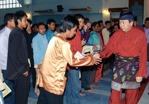 SULTAN SHARAFUDDIN IDRIS SHAH