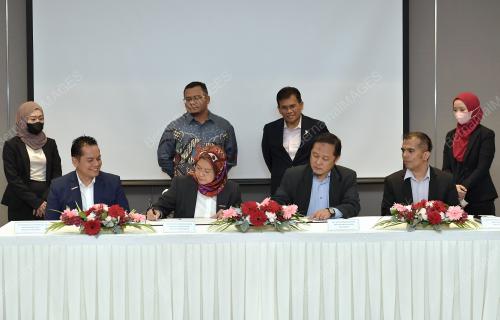 DATUK SERI AMIRUDIN SHARI