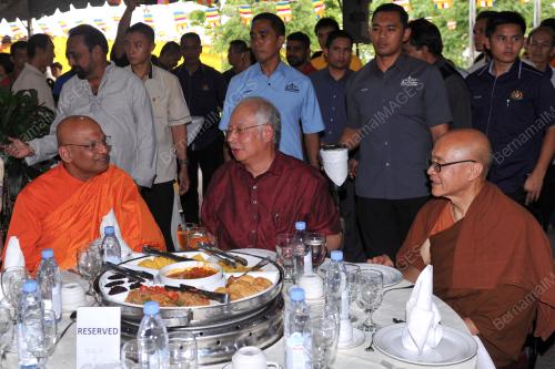 SG09_10052017_WESAK_BN201709053019