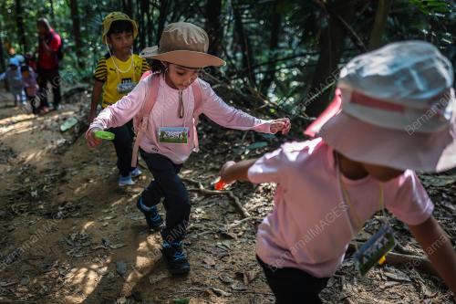 TODDLERS FOREST EXPLORATION