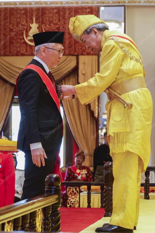SULTAN SHARAFUDDIN IDRIS SHAH