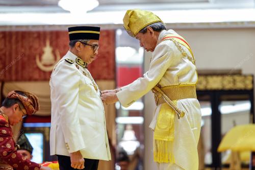 SULTAN SHARAFUDDIN IDRIS SHAH