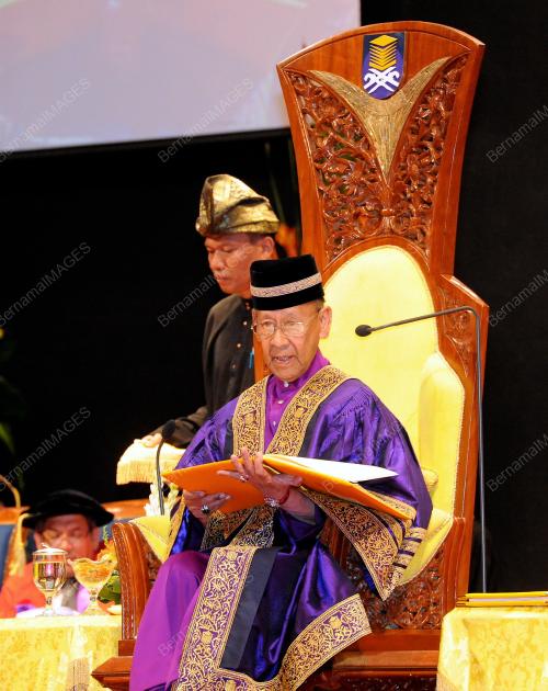 SG09_12052012_AGONG_BERTITAH