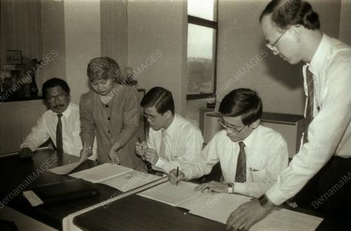 SIDANG AKHBAR ACER DAN PJE