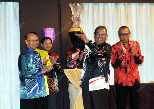 SG09_14042012_AGONG_GOLF