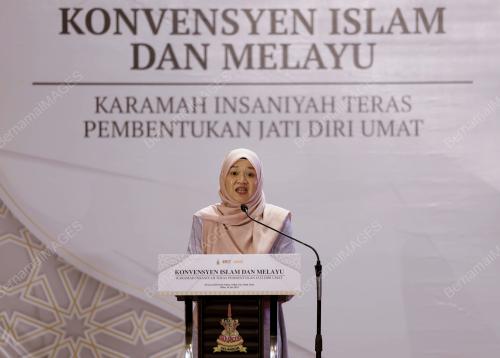 FADHLINA SIDEK