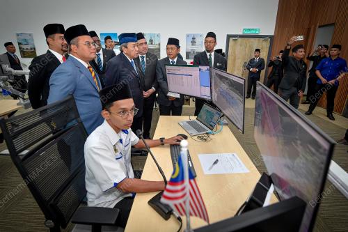 SULTAN SHARAFUDDIN IDRIS SHAH