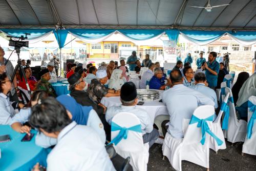 DATUK SERI DR MOHD UZIR MAHIDIN