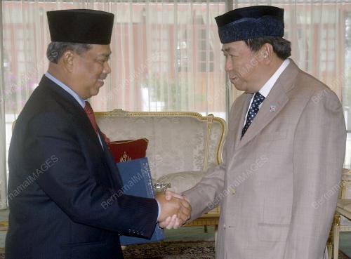 SULTAN SHARAFUDDIN IDRIS SHAH