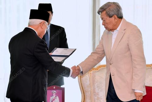 SULTAN SHARAFUDDIN IDRIS SHAH