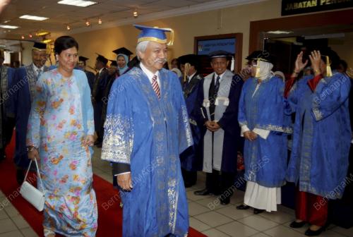 TUANKU MUHRIZ TUANKU MUNAWIR