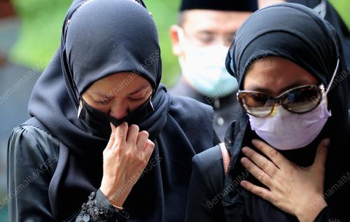 PENGKEBUMIAN JENAZAH AYAHANDA TENGKU PERMAISURI SELANGOR