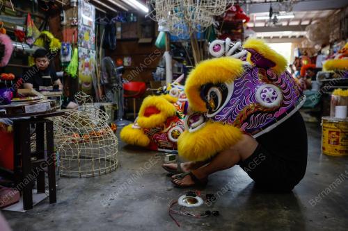 PEMBUATAN RANGKA KEPALA TARIAN SINGA