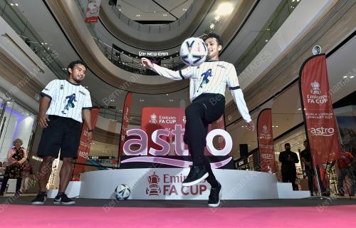 PAMERAN PIALA FA EMIRATES