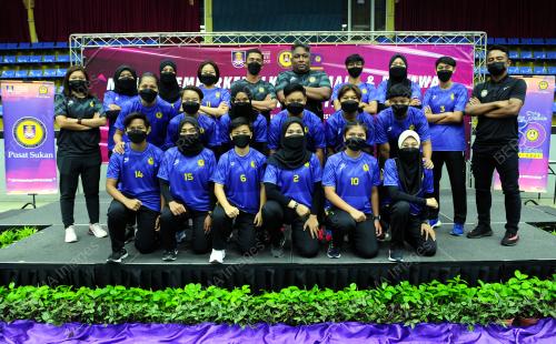 MAJLIS MEMPERKENALKAN PEMAIN BOLA SEPAK WANITA UITM