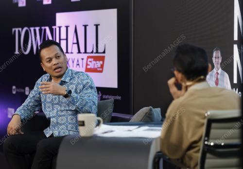 NIK NAZMI NIK AHMAD