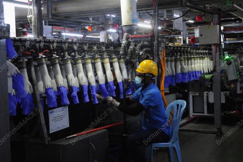 TINJAUAN PENGHASILAN SARUNG TANGAN