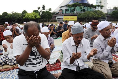 SG09_27022014_SOLAT_HUJAN