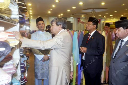 SULTAN SHARAFUDDIN IDRIS SHAH