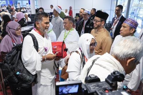 DATUK DR MOHD NA'IM MOKHTAR