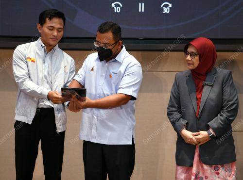 DATUK SERI AMIRUDIN SHARI