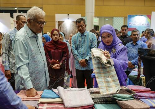 TUNKU HAJAH AZIZAH AMINAH MAIMUNAH ISKANDARIAH
