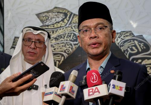 DATUK DR MOHD NA'IM MOKHTAR