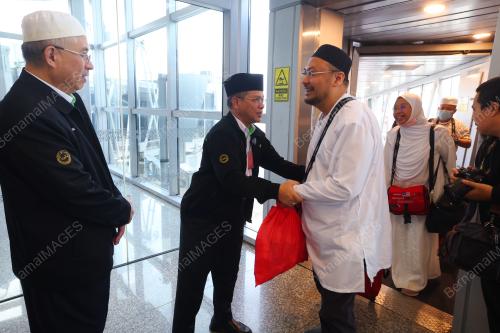 DATUK DR MOHD NA'IM MOKHTAR