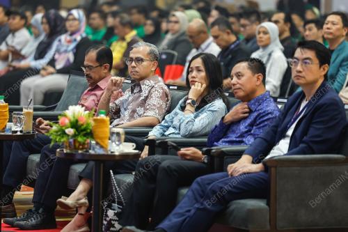 DATUK FAHMI FADZIL
