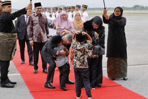 AL-SULTAN ABDULLAH RI'AYATUDDIN AL-MUSTAFA BILLAH SHAH